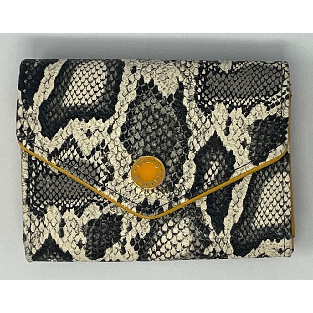 Steve Madden Coin Wallet Faux Snake Skin. Pre-owned in great condition. EUC
